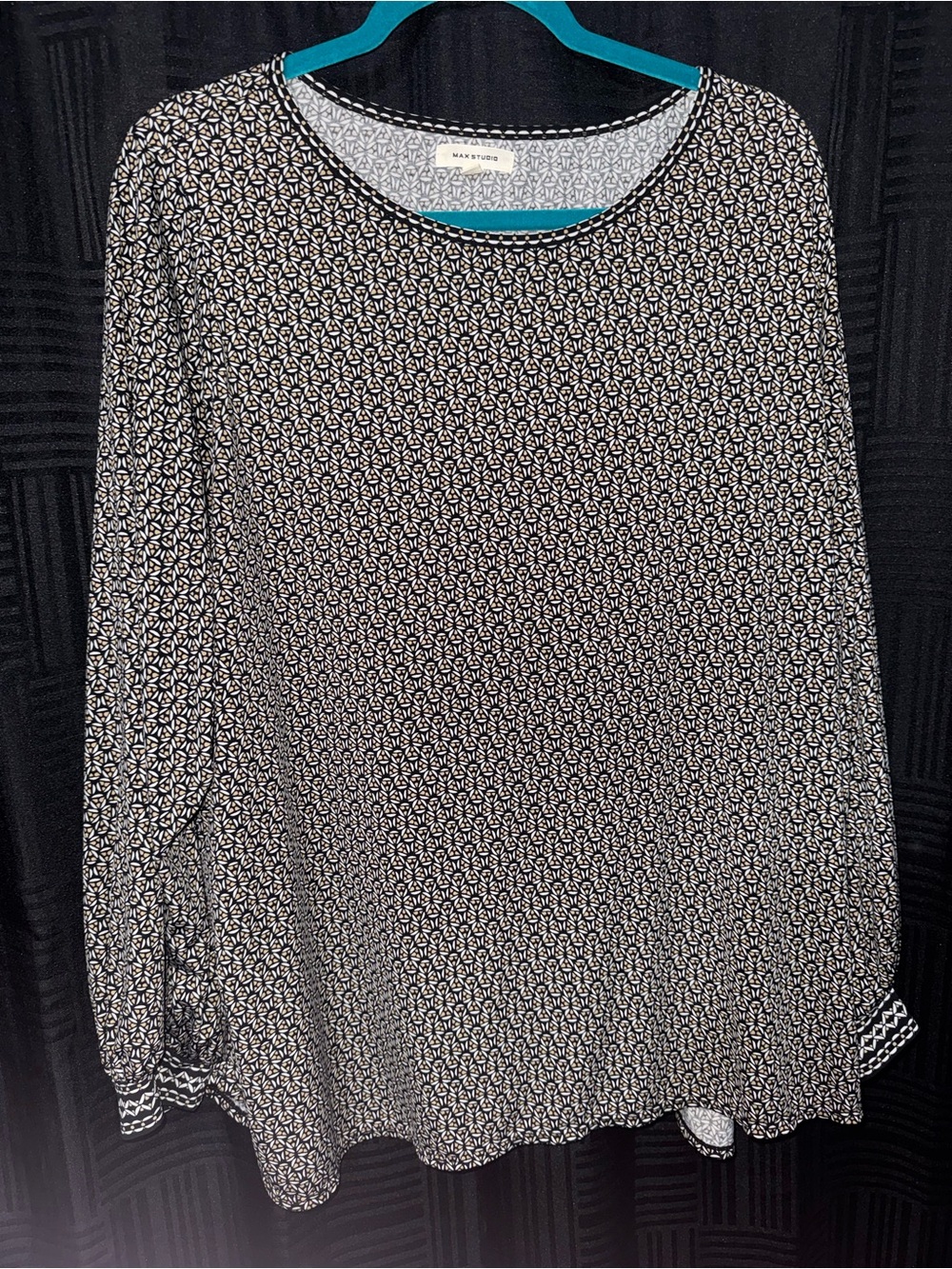 Max Studio Black and White Geometric Long-Sleeve Tunic